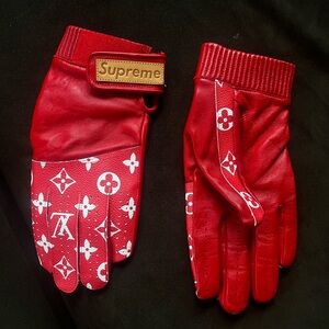 Louis Vuitton supreme leather gloves